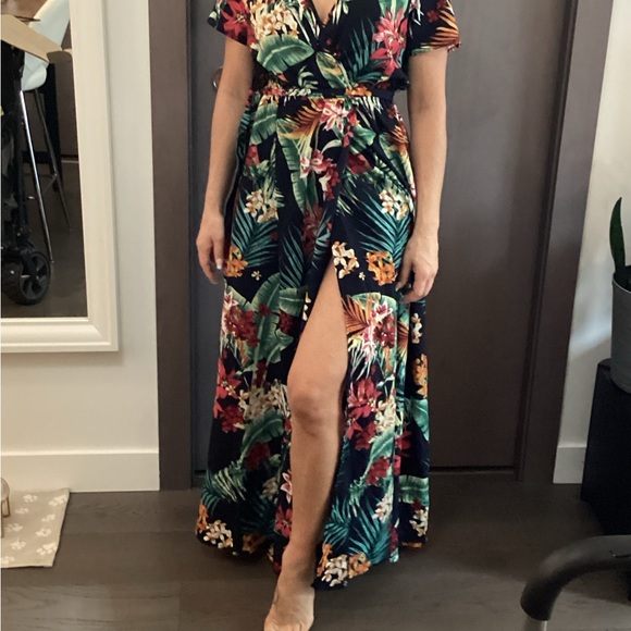 Worn once 
Shien xs with slit - Picture 2 of 3